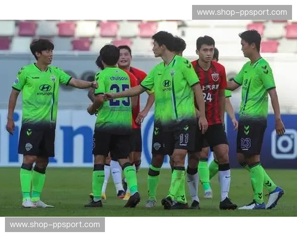 巅峰对决!全北现代vs上海:亚冠之巅的龙争虎斗,谁能主宰东亚荣耀? 巅峰对决!全北现代vs上海:亚冠之巅的龙争虎斗,谁能主宰东亚荣耀?